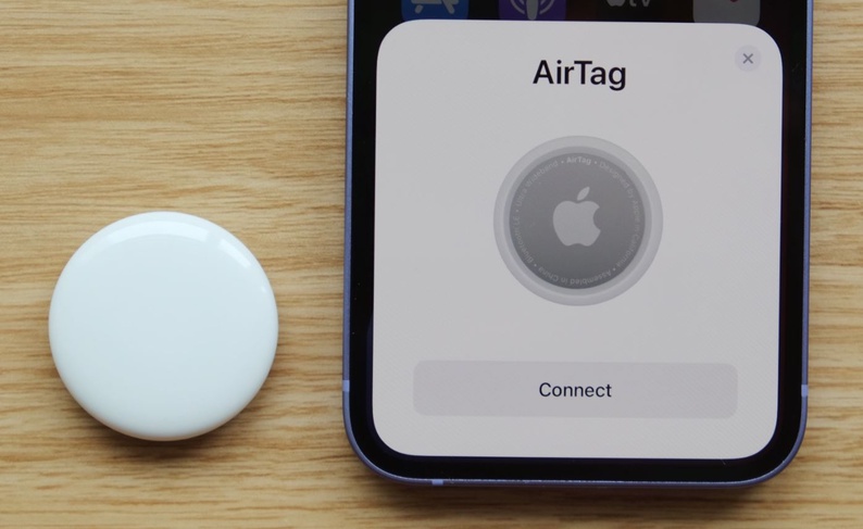 Pairing an AirTag with an iPhone